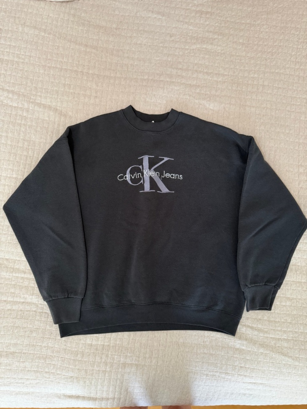 Fruit of the Loom Men’s Black Crewneck Sweatshirt with Logo